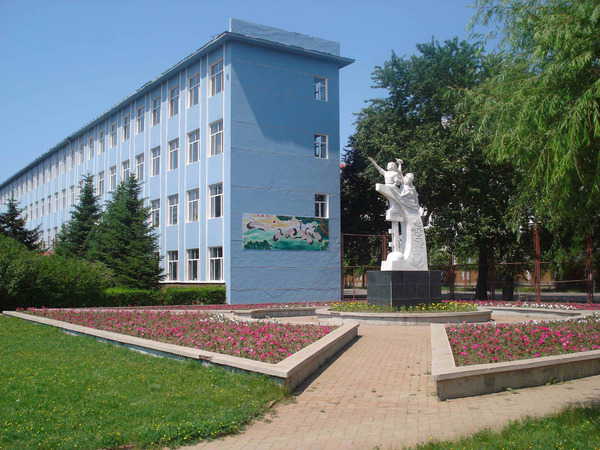 内蒙古呼伦贝尔市莫旗尼尔基第一中学